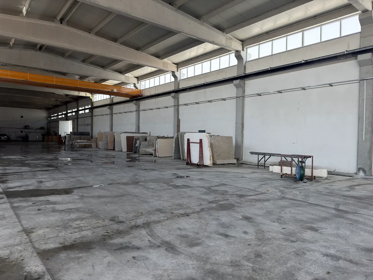 Slabs and workbenches awaiting processing